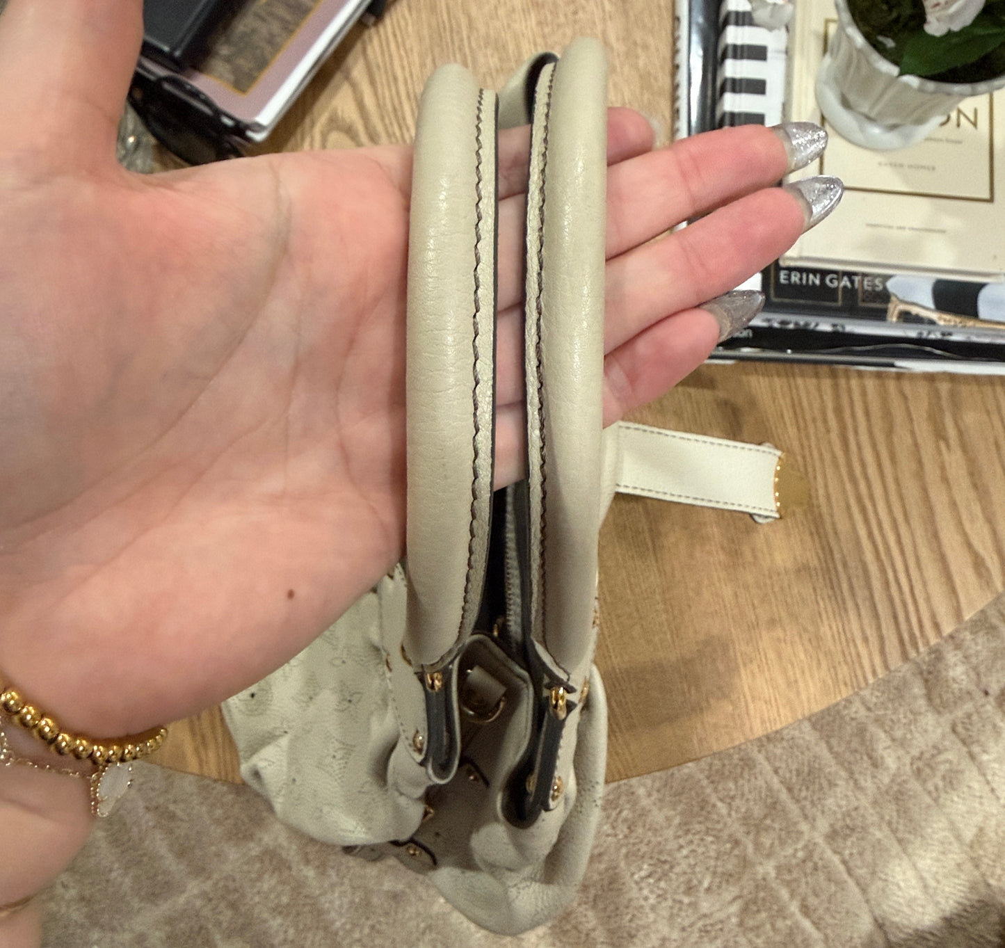 Pre-Owned Louis Vuitton XL Hobo Mahina Leather