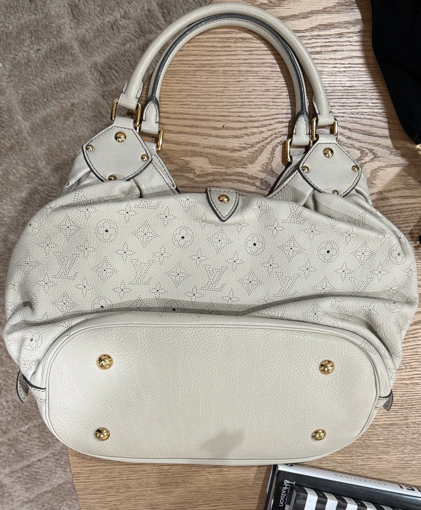 Pre-Owned Louis Vuitton XL Hobo Mahina Leather