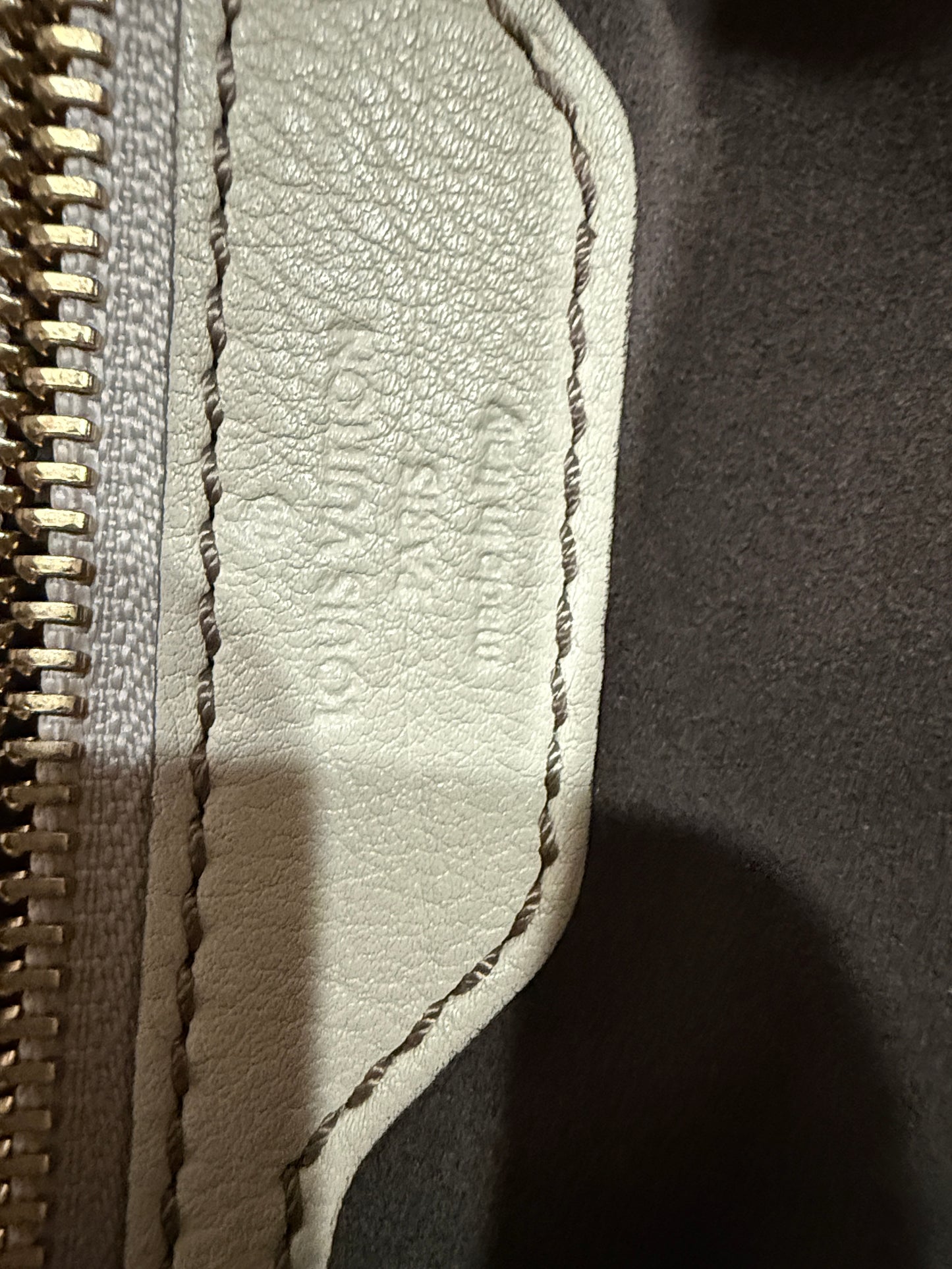 Pre-Owned Louis Vuitton XL Hobo Mahina Leather