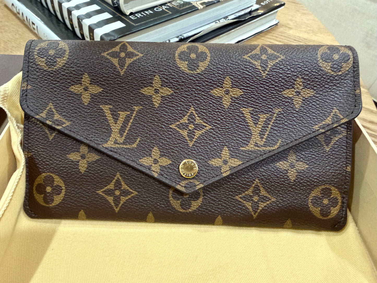 Pre-Owned Louis Vuitton Sarah Wallet NM Monogram Canvas